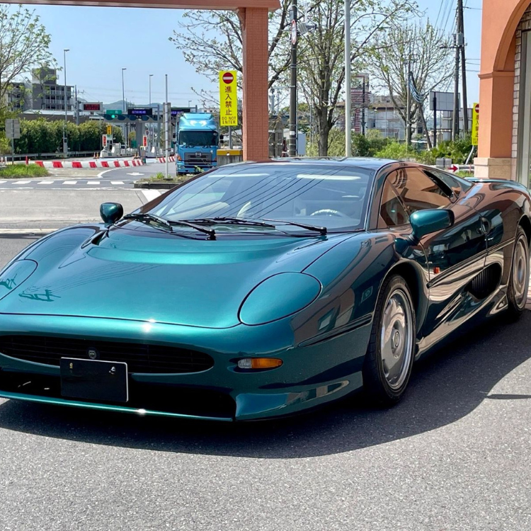 Jaguar XJ220