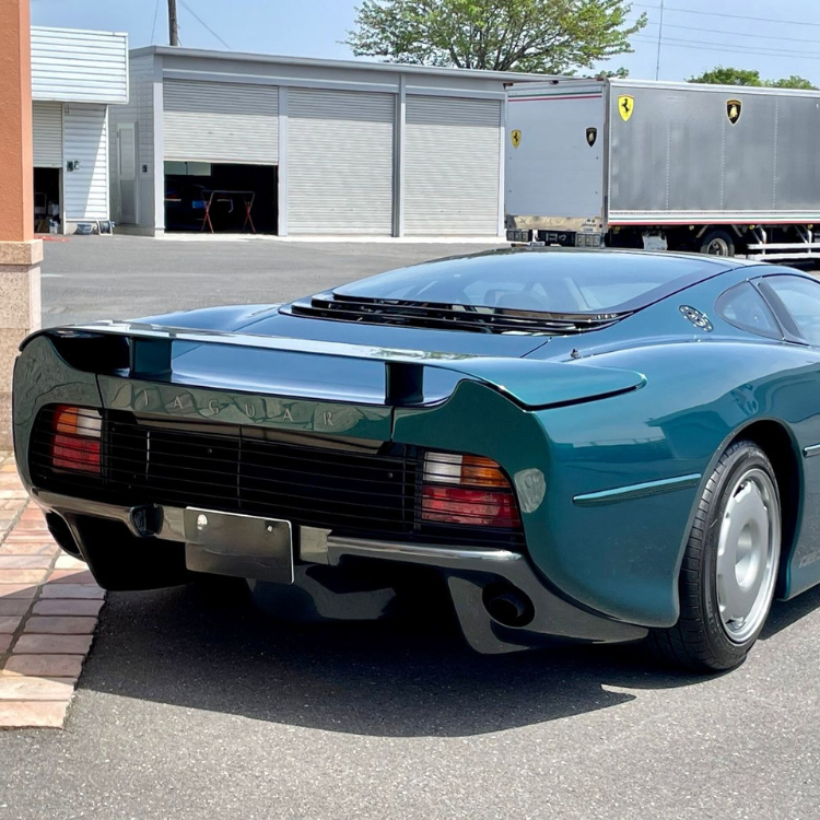 Jaguar XJ220