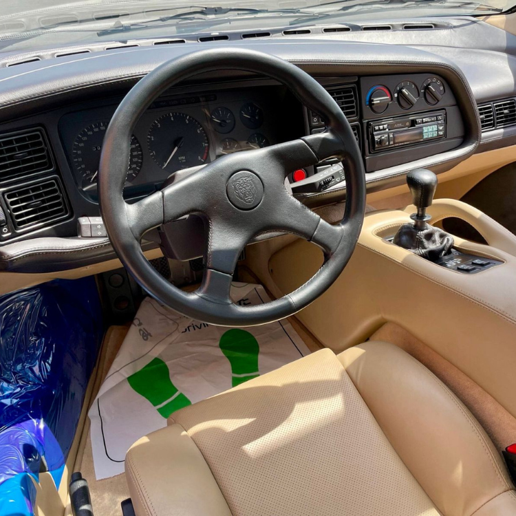 Jaguar XJ220