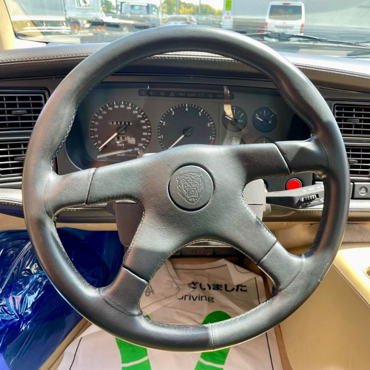 Jaguar XJ220