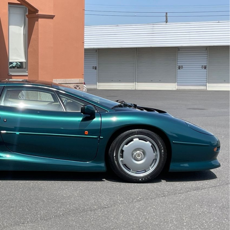Jaguar XJ220