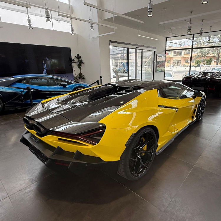 Lamborghini Revuelto