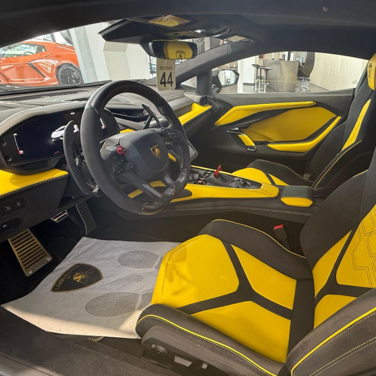 Lamborghini Revuelto