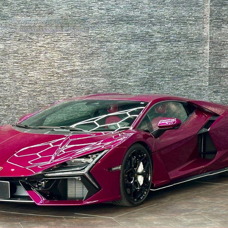 Lamborghini Revuelto
