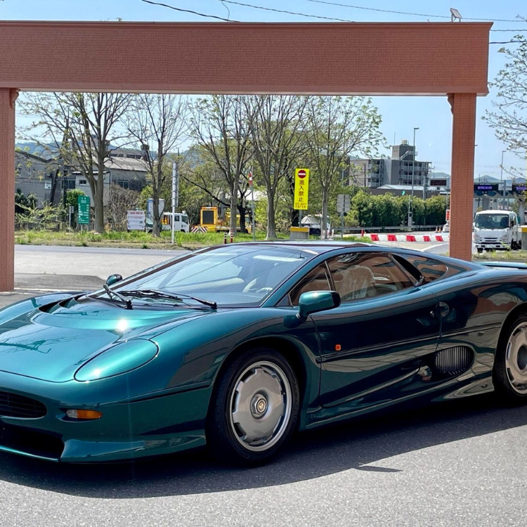 Jaguar XJ220