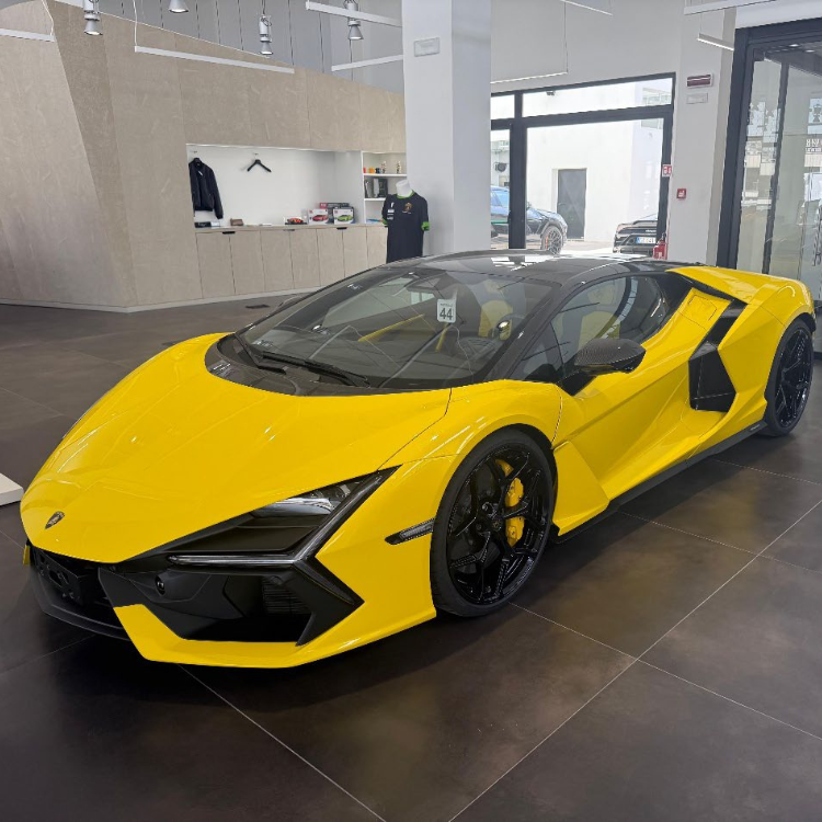 Lamborghini Revuelto