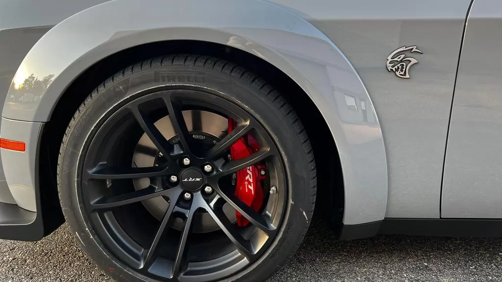 Challenger SRT Hellcat 10