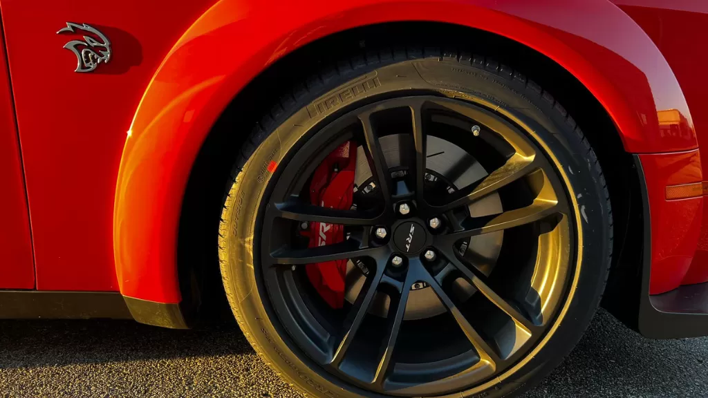 Challenger SRT Hellcat 4