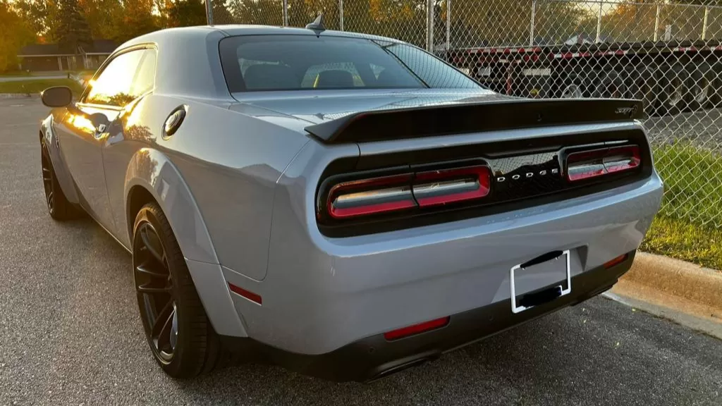 Challenger SRT Hellcat 9