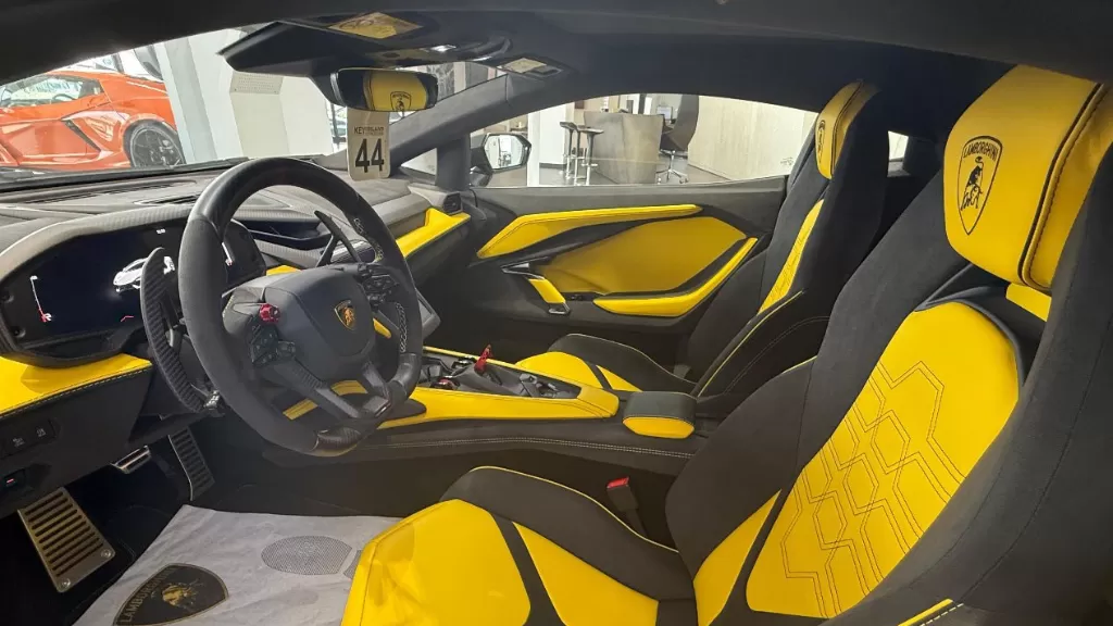 Importar Lamborghini Revuelto2
